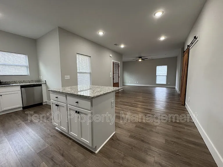 1346 Ingersoll Dr — Photo 10