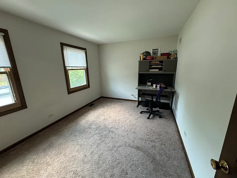 1013 E Benton Ave — Photo 12