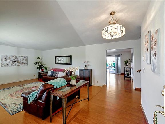 5th image of 205 Cox Ave