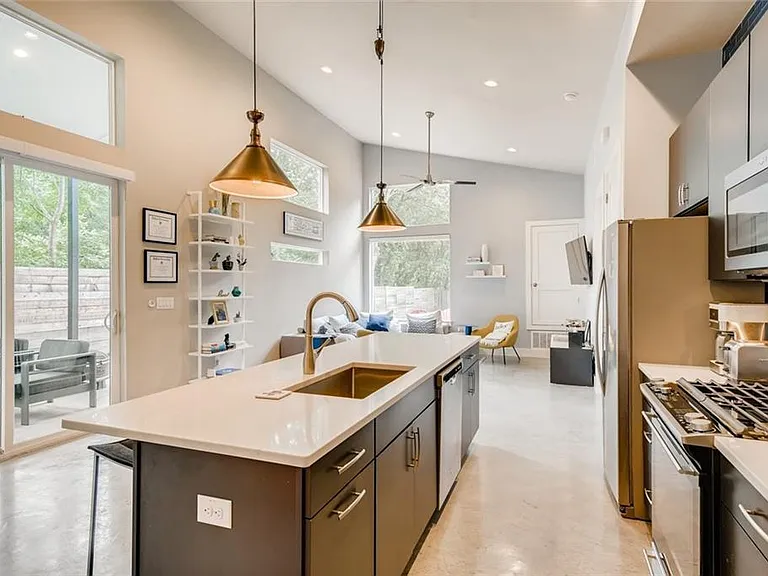 1142 Eleanor St #2 — Photo 3