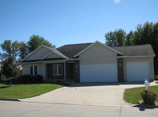 517 14th Ave NE, Independence, IA 50644