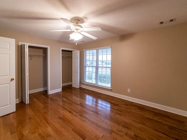 211 Silk Tree Trce — Photo 7