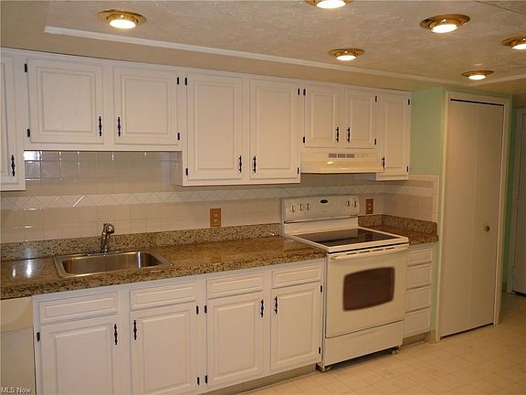 3rd image of 3165 Bay Landing Dr #15