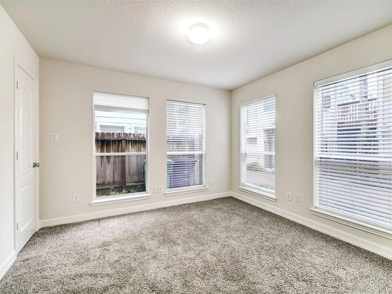 3 bed, 3.5 bath, 2319 sqft, $2,700 — Photo 3