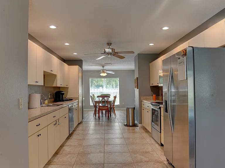 220 N Country Club Dr — Photo 4