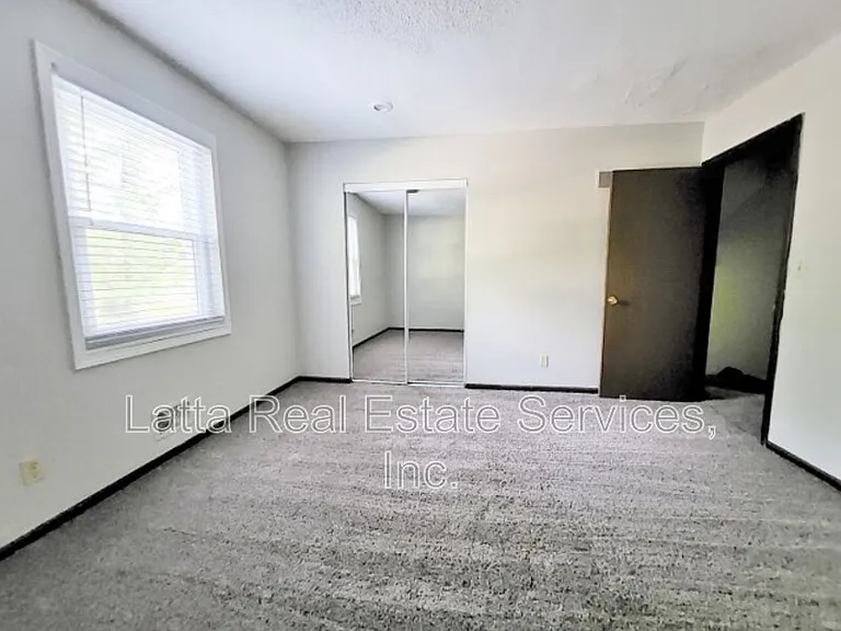 1303 SW Sunset St — Photo 7