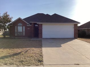 2106 Memphis St, Ennis, TX 75119