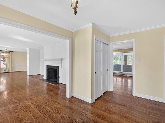 3rd image of 1619 Dogwood Ln
