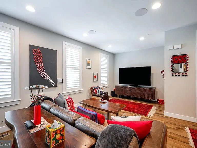 1126 N Stuart St — Photo 29