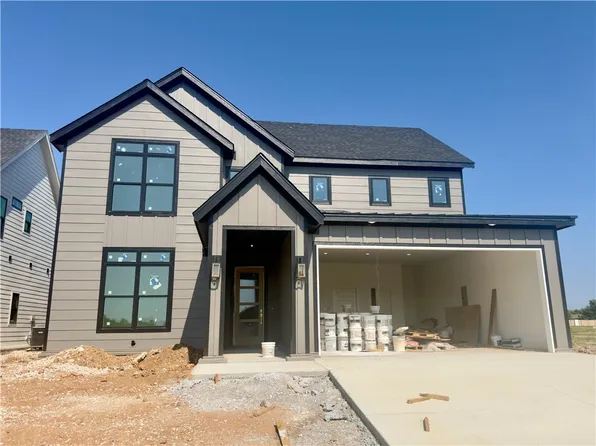 6017 S 41st St, Rogers, AR 72758