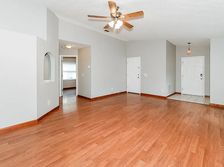 3575 Chinaberry Ln — Photo 3