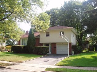 88 Radcliffe Rd, Plainview, NY 11803