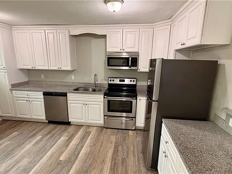 3217 Florence St — Photo 5