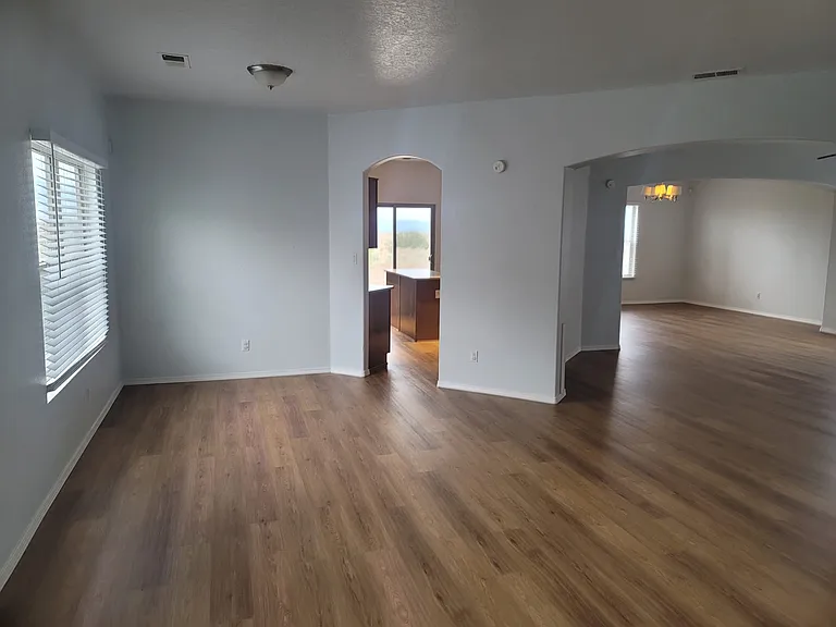 1418 Laguna Ct NE — Photo 11