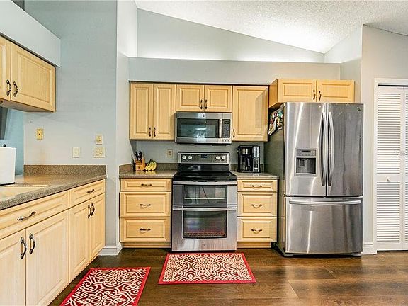 4th image of 2824 Wesleyan Dr
