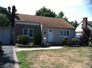 96 County Line Rd, Amityville, NY 11758