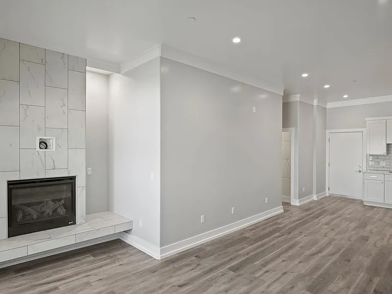 1104 Broadway Ave #7 — Photo 5