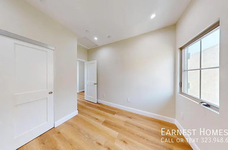 310 N 3rd St #B — Photo 18