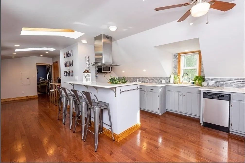 2 bed, 1000 sqft, $3,400 — Photo 1