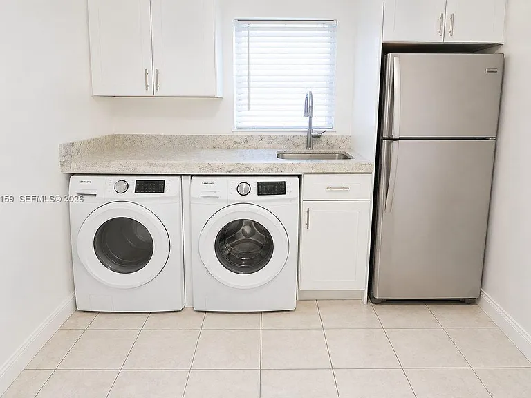 985 SW 10th St #2 — Photo 7