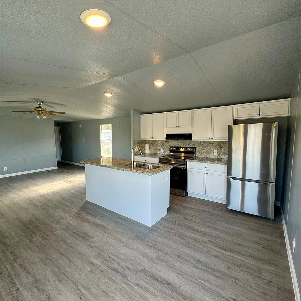 2 bed, 1.0 bath, 1556 sqft, $1,100 — Photo 1