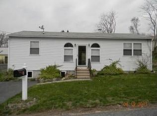 8 Waltham St, Bristol, RI 02809