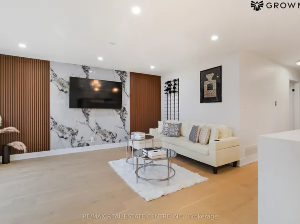 1328 Bunnell Dr, Burlington, ON L7P 2E1