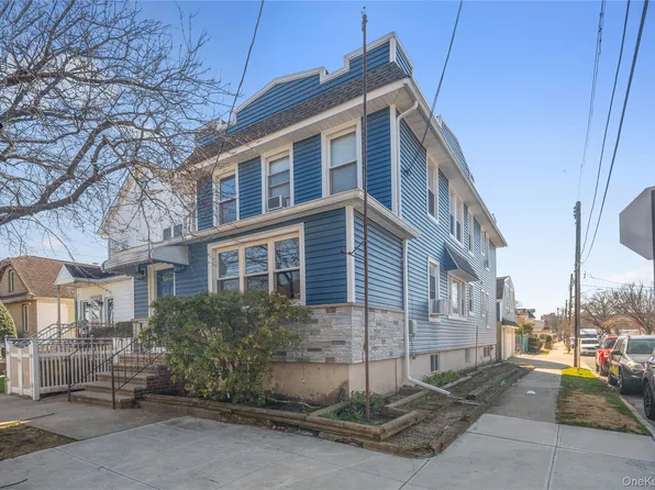 7526 166th Street, Fresh Meadows, NY 11366