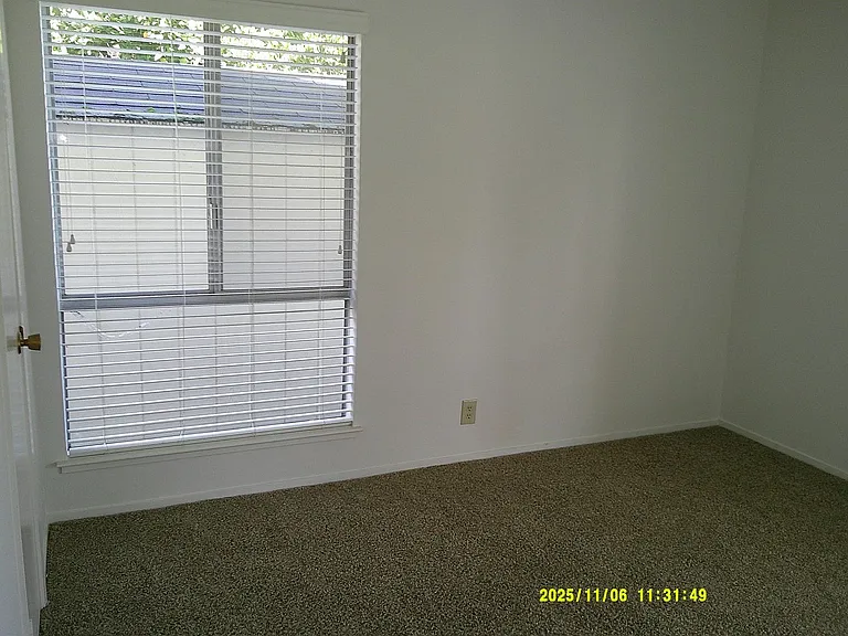 390 S Almond St — Photo 37