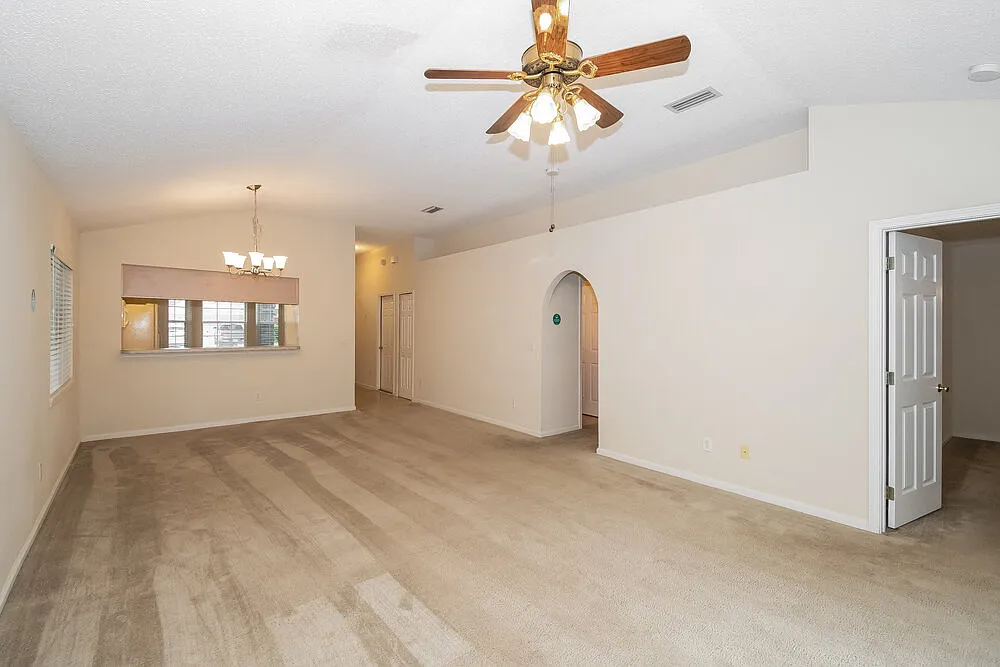 3 bed, 2.0 bath, 1380 sqft, $1,935 — Photo 4