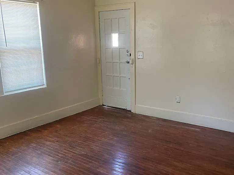 525 SW 27th St — Photo 15