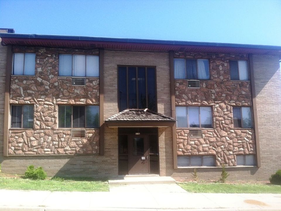 1st image of 9204 W Lincoln Ave #6