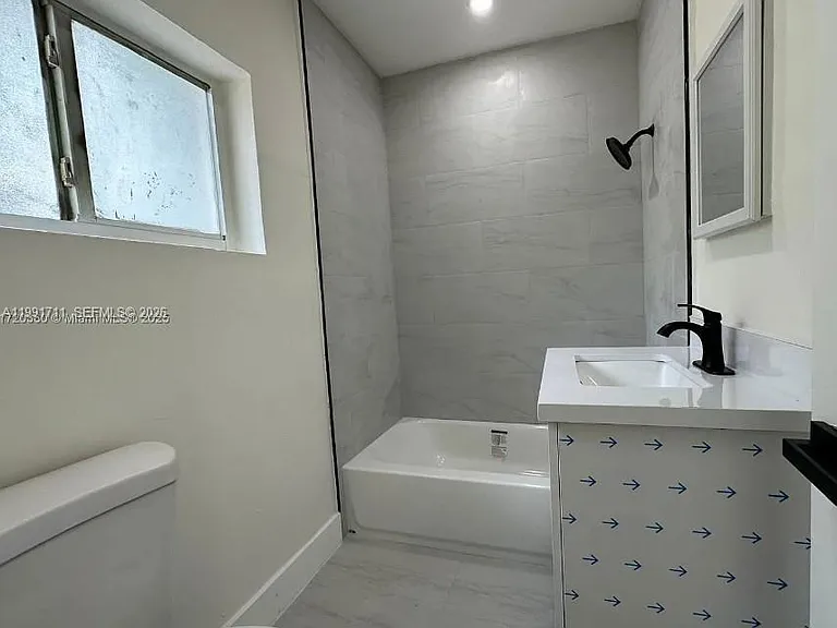1514 SW 6th St #4 — Photo 3