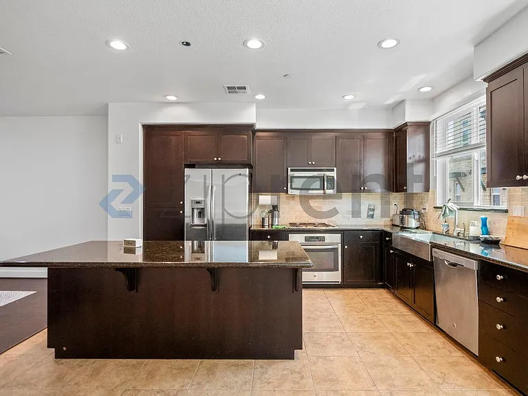 5279 Iron Horse Pkwy — Photo 10