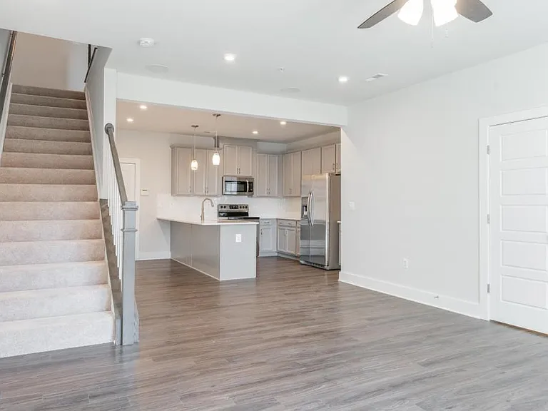 2618 Lassen Walk #A — Photo 6