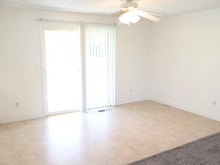 220 Pierce Ave — Photo 8