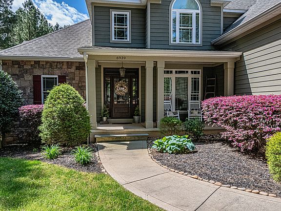 2nd image of 6939 Pebble Bay Dr