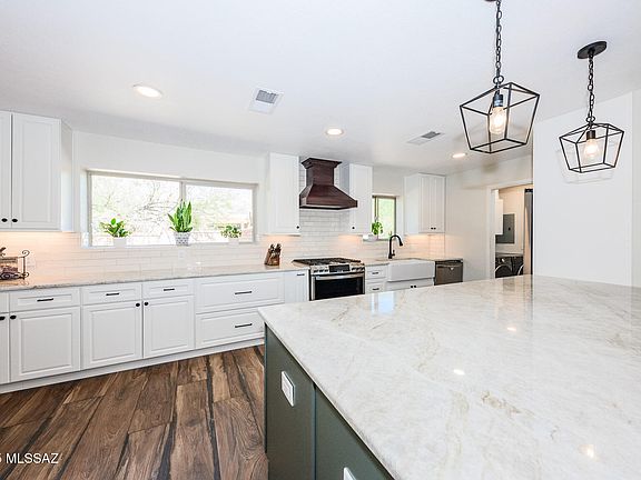 2nd image of 5271 N Stonehouse Pl