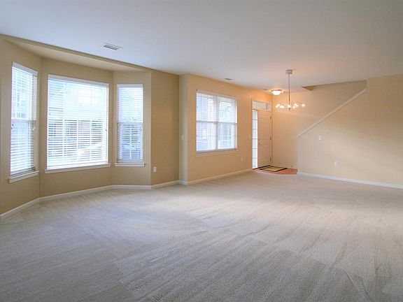 4th image of 47544 Pembroke Dr #77