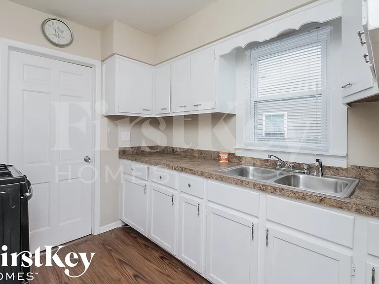 14626 Kedzie Ave — Photo 4