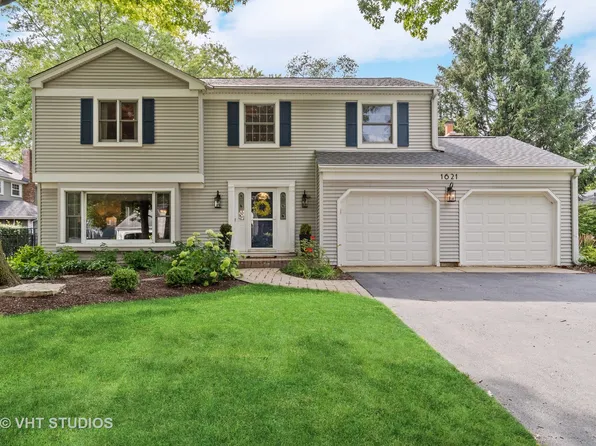 1621 Indian Trail Dr, Naperville, IL 60565