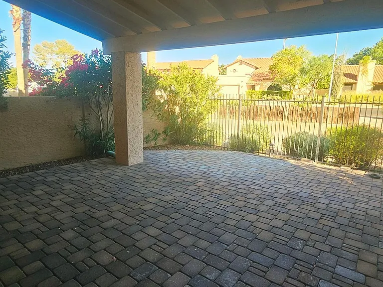 333 E Lilac Dr — Photo 25