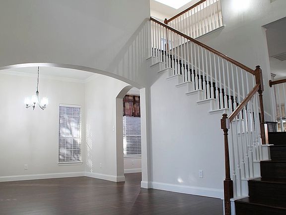 2nd image of 817 High Meadow Ct
