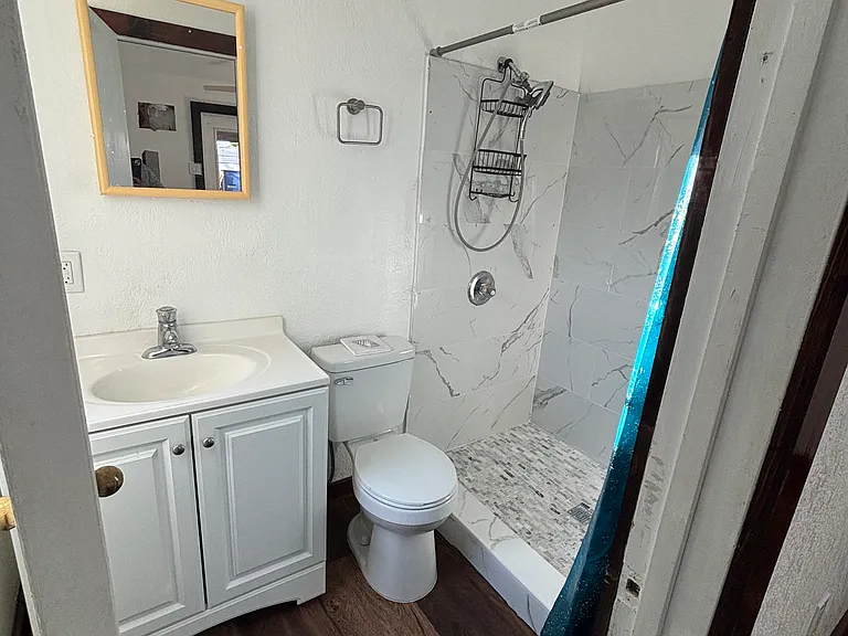 2107 Phillippi St #3 — Photo 11