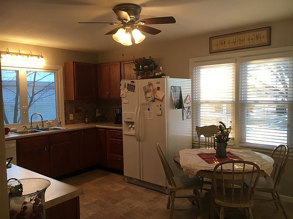 2nd image of 820 N Charles St