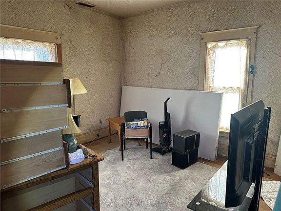 4th image of 307 4th St