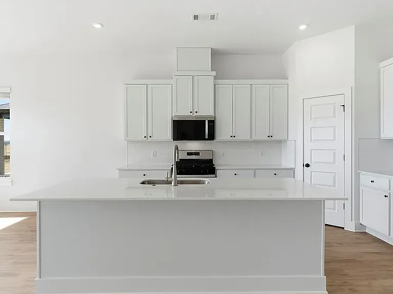 2311 Longfellow Dr — Photo 25