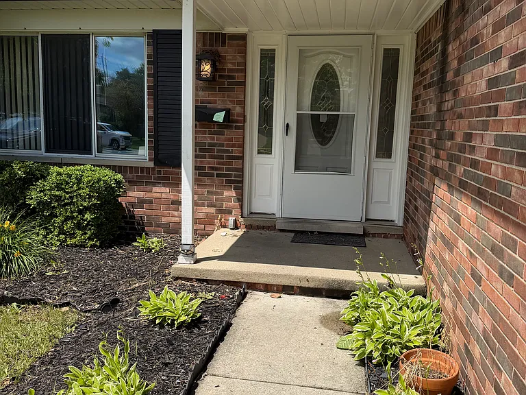 33973 Coachwood Dr — Photo 2