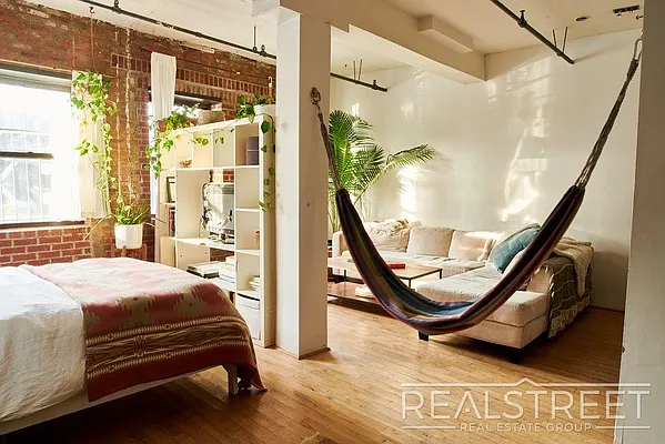 Rented by Real Street Inc | media 8