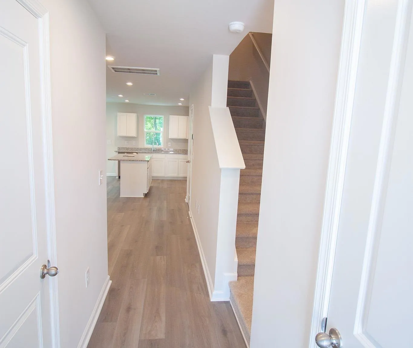 3 bed, 2.5 bath, 1600 sqft, $1,890 — Photo 3